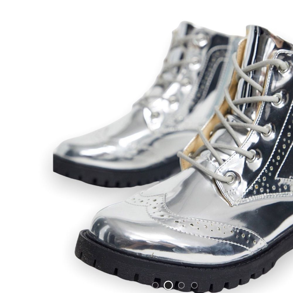 Silver Baroque Wingtip Boots size 6 women’s box included (NWT) - Picture 3 of 7